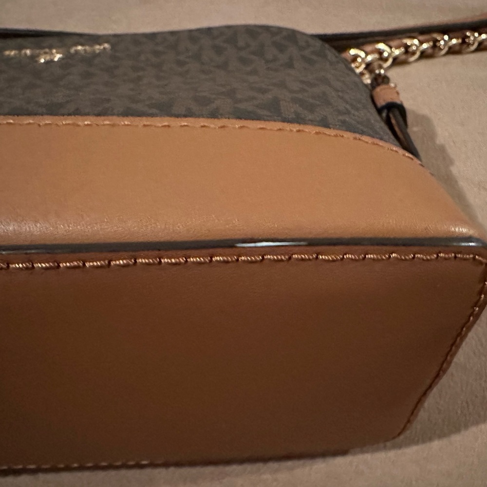 Michael Kors small acorn crossbody - Picture 6 of 7